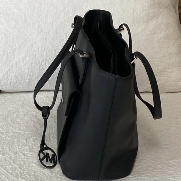 Michael Kors - Saffiano Leather Structured Tote - Picture 3 of 17